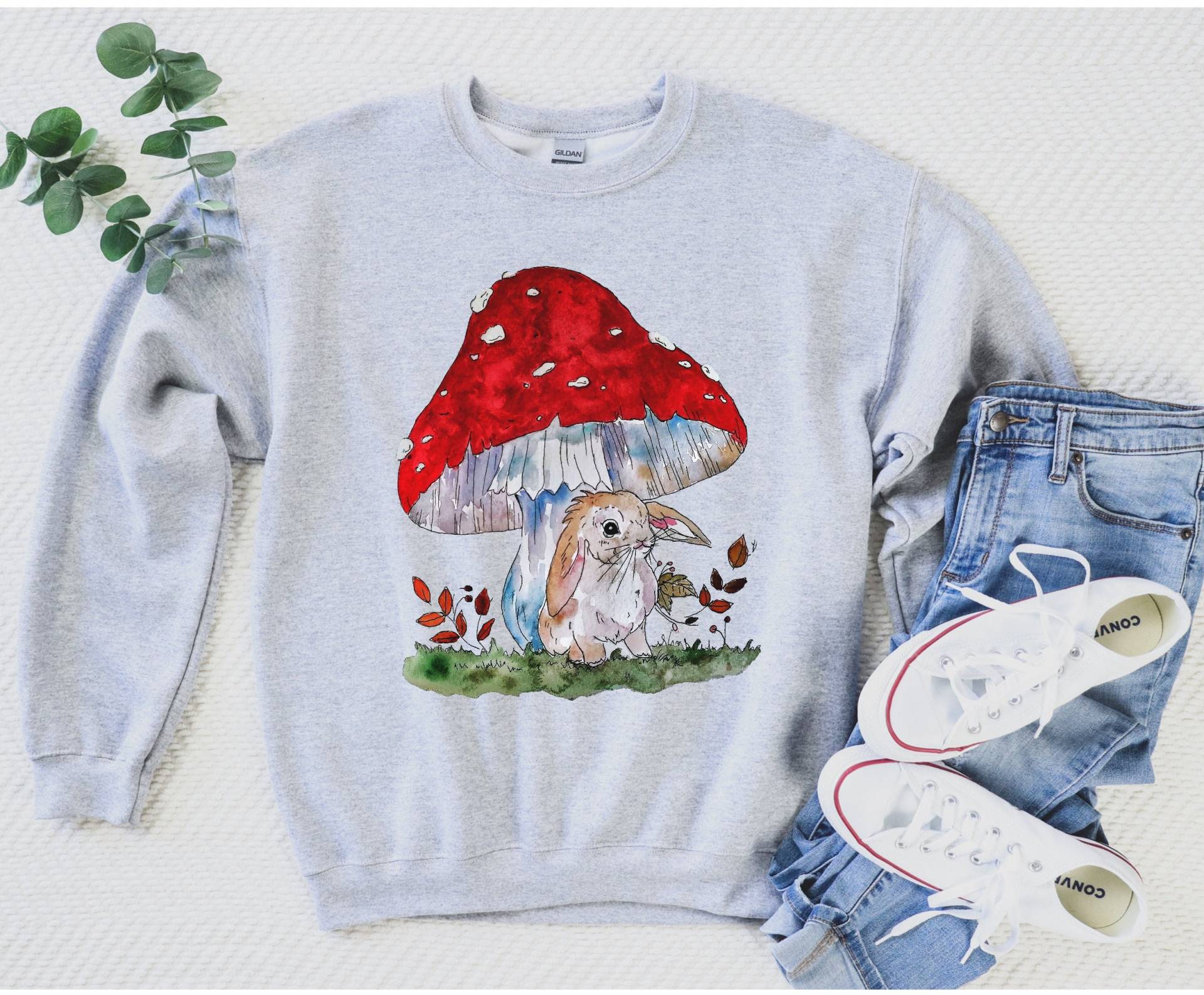 Ostern Pilz Hase Shirt, Aquarell Wildblumen Sweatshirt, Cottagecore Handgezeichnete Trendy Pullover, Geschenk Für Frauen, Damen Shirt von QuailRunDesigns