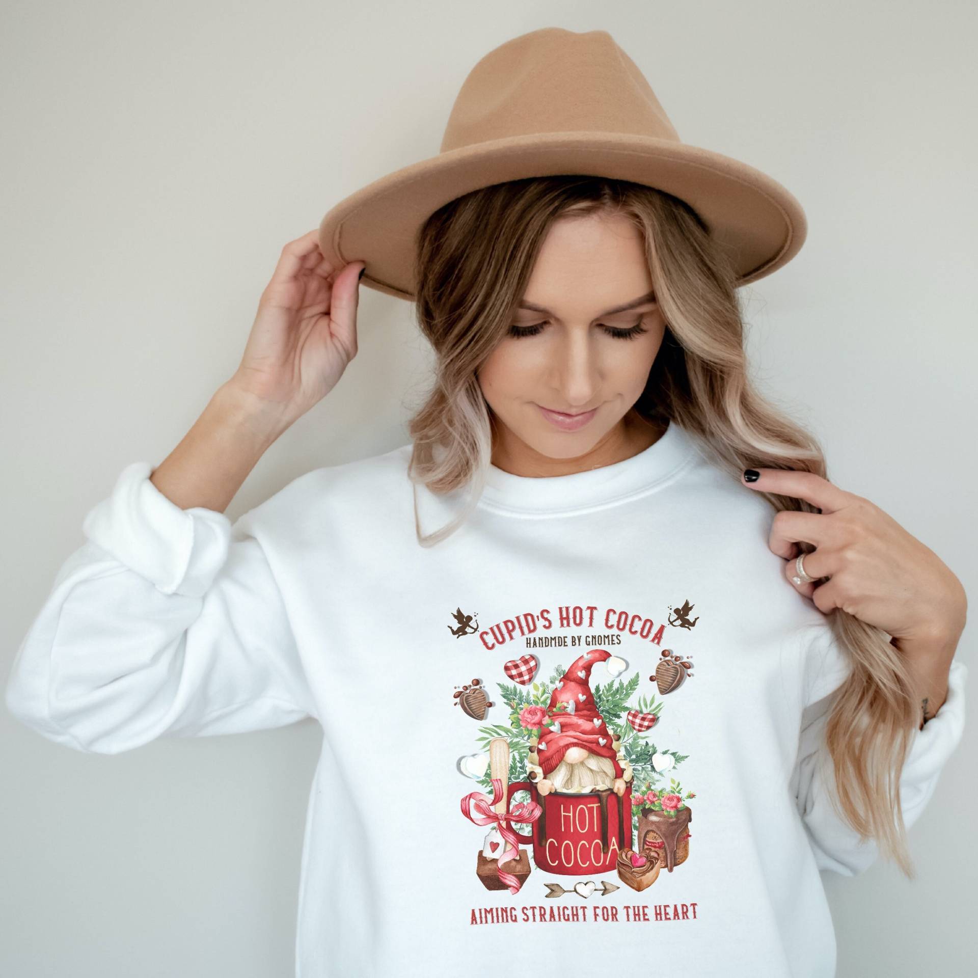 Valentine Shirt Gnome Cupid Hot Cocoa Sweatshirt Lehrer Pullover Geschenk Für Valentinstag Mama von QuailRunDesigns