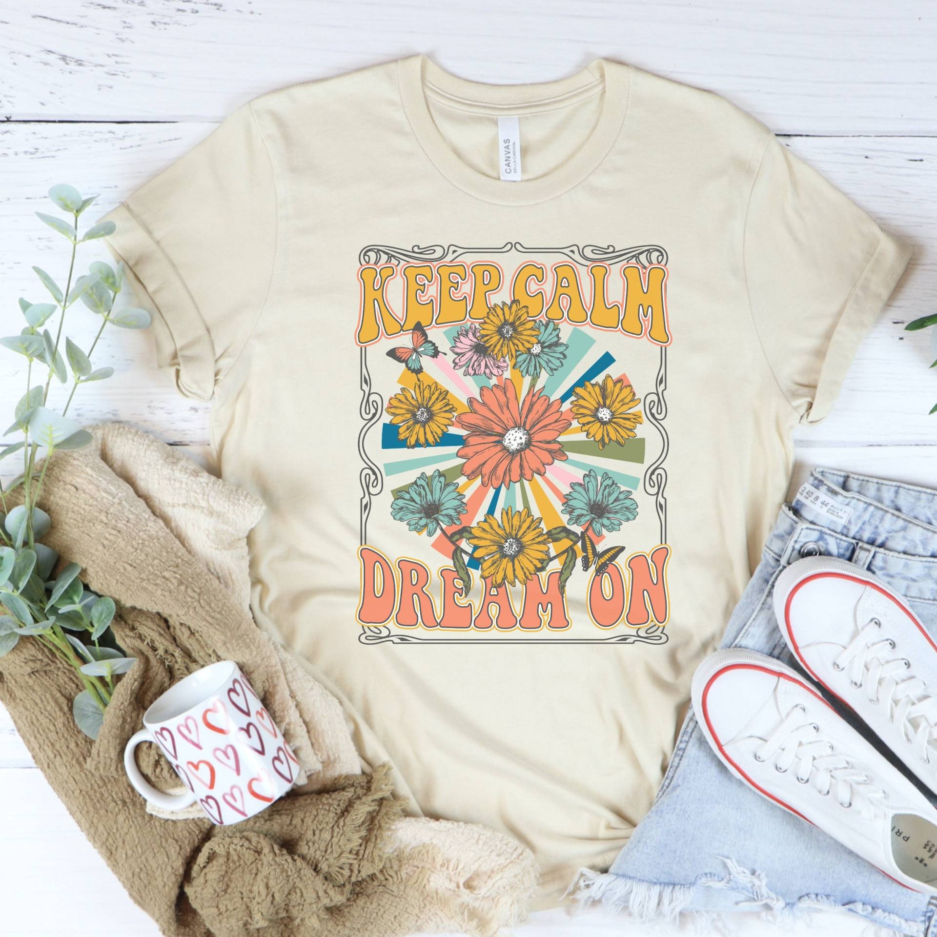 Wildblumen Shirt, Keep Calm Dream On, Vintage Wildblumen, Spread Kindness Retro Floral, Geschenk Für Frauen, Damen Beste Freundin von QuailRunDesigns