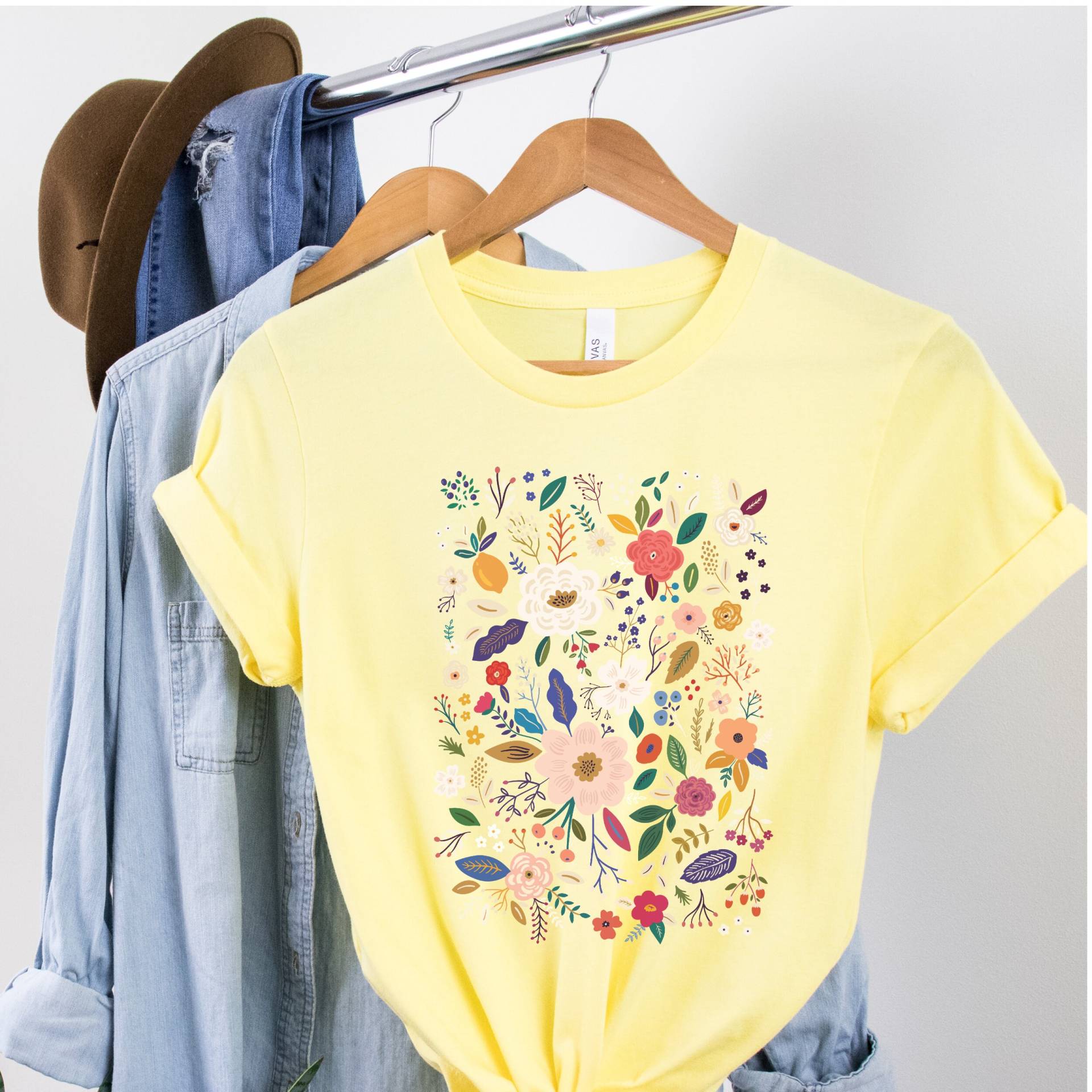 Wildblumen Shirt Blumen Pflanzen Mama Liebhaber Geschenk Für Damen Natur Muttertag Top Cottagecore von QuailRunDesigns