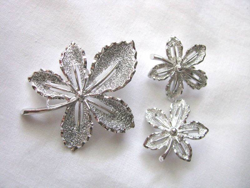 Vintage Silber Ton Ivy Leaf Pin Brosche Ohrringe Set Von Sarah Coventry von QuaintCollectibles