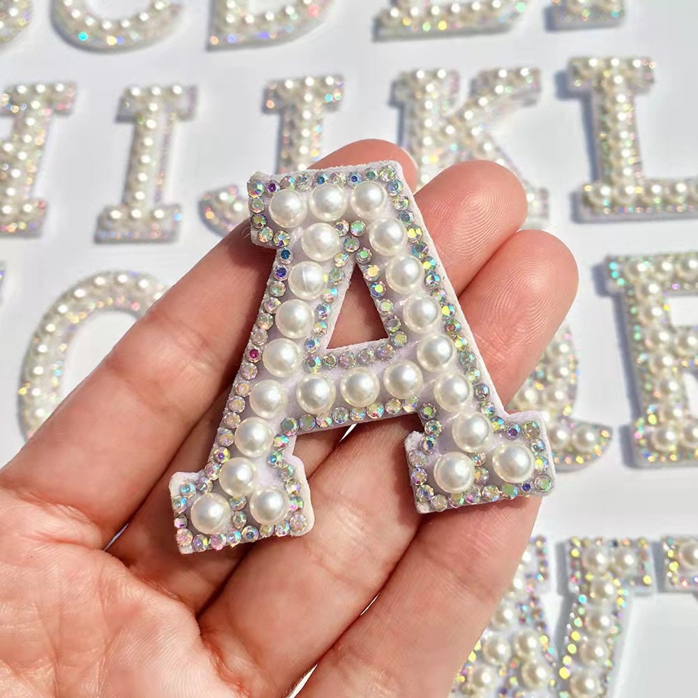 Weiße Perle Strass Glitzer Buchstaben Patches, Alphabet Bestickte Buchstaben, Bunte Aufnäher/Bügeln von QualitypatchesShop