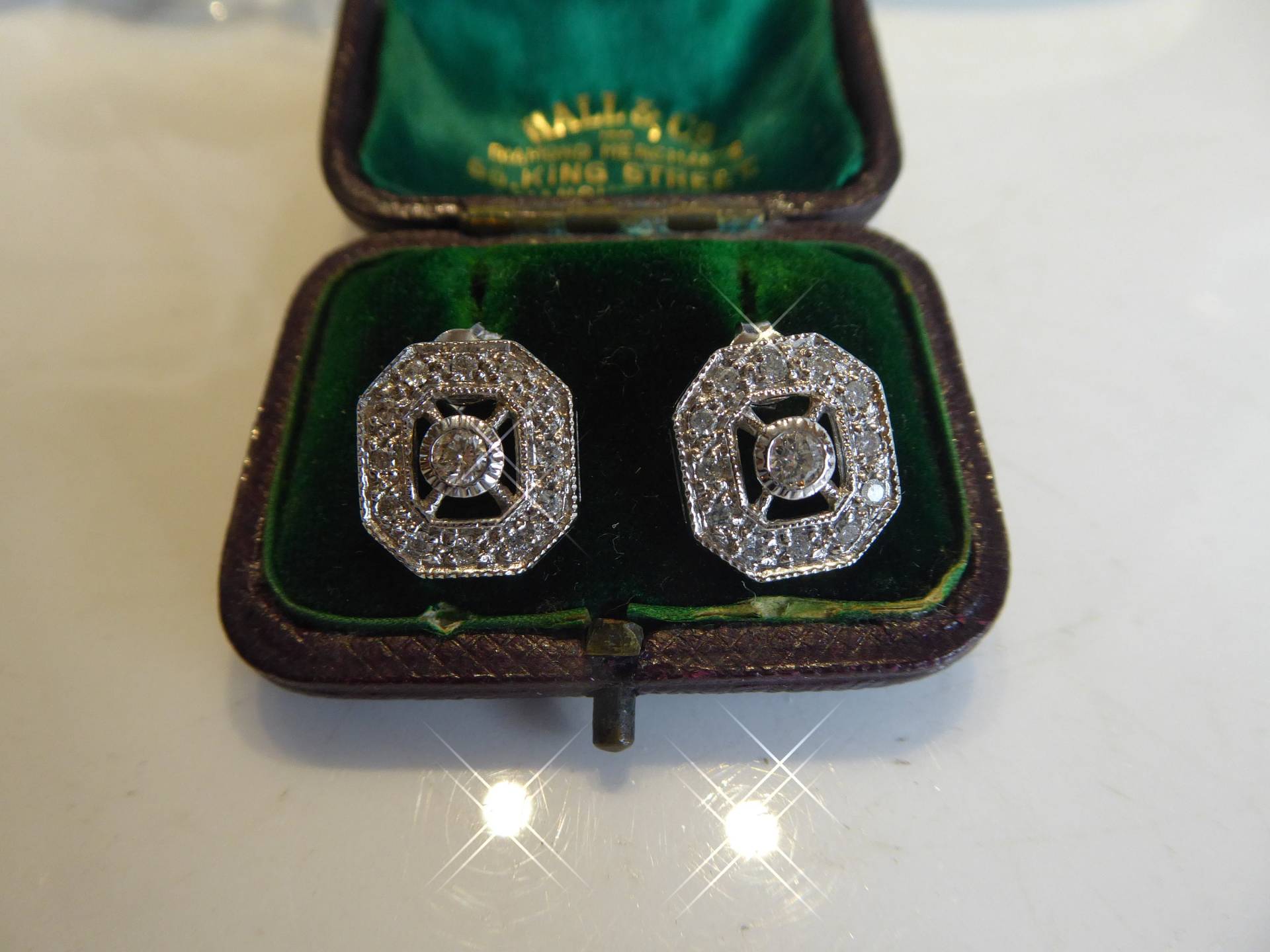 Feines Paar 18Ct Gold Diamant Art Deco Stil Ohrringe von Quantiquecollectable