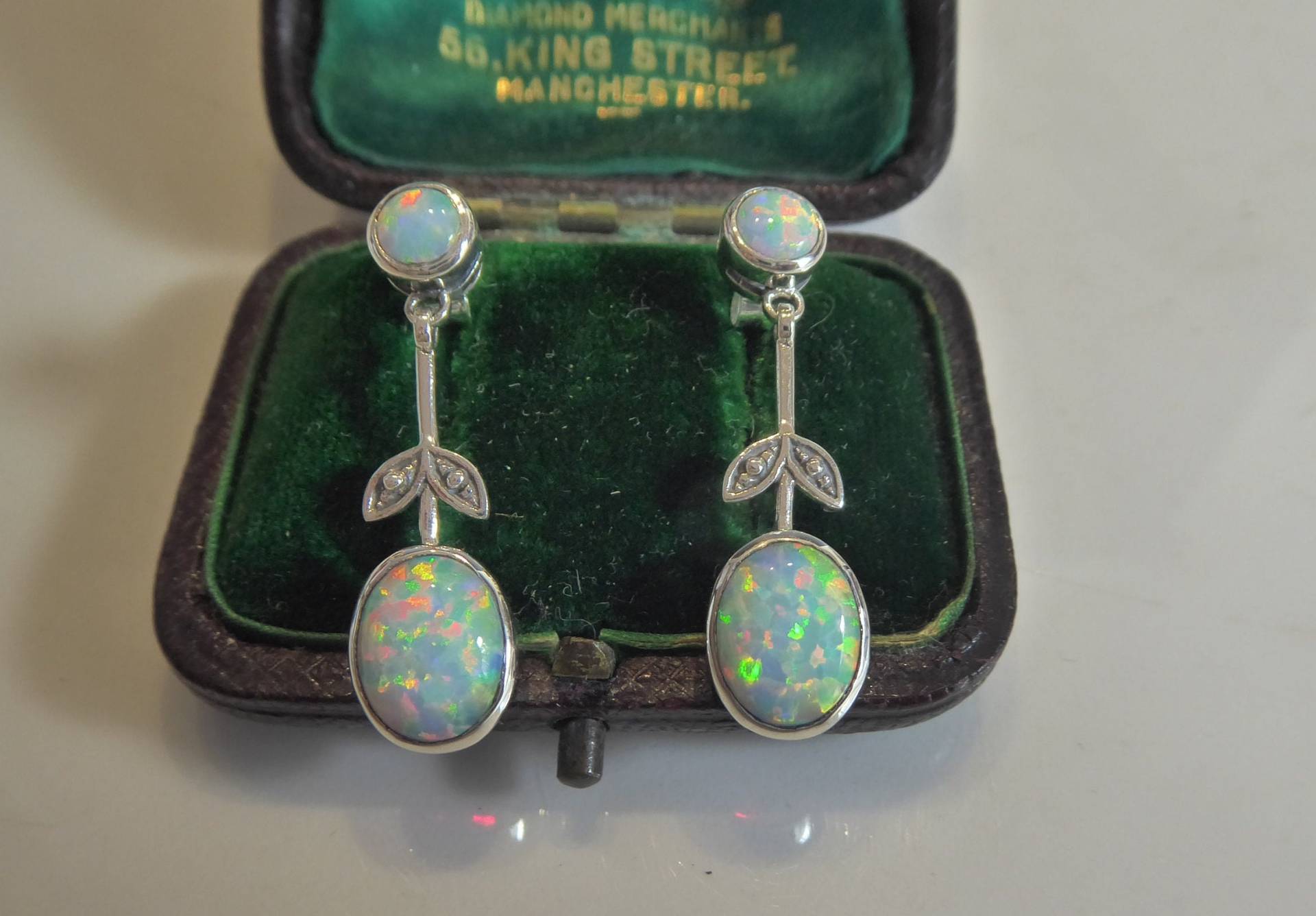 Hübsche Silberopal Set Hängeohrringe Hübsche Silberopal Set Hängeohrringe von Quantiquecollectable