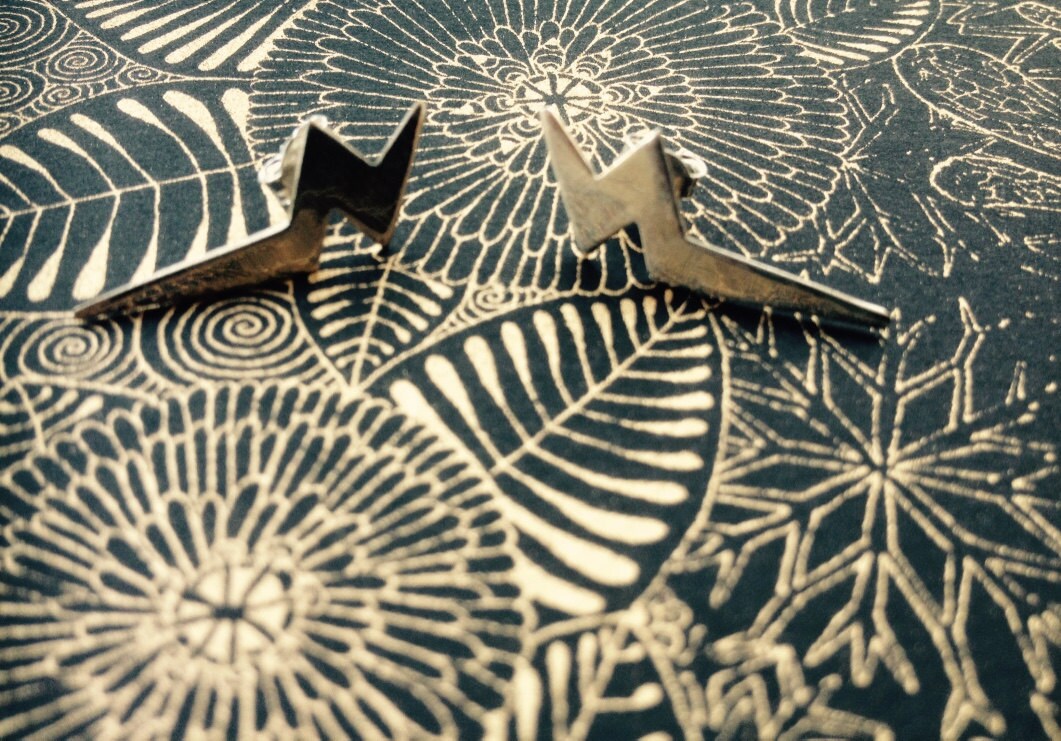 "Handgefertigte "Lightening Bolt" Ohrstecker Aus Messing Von Quantum." von QuantumDesign