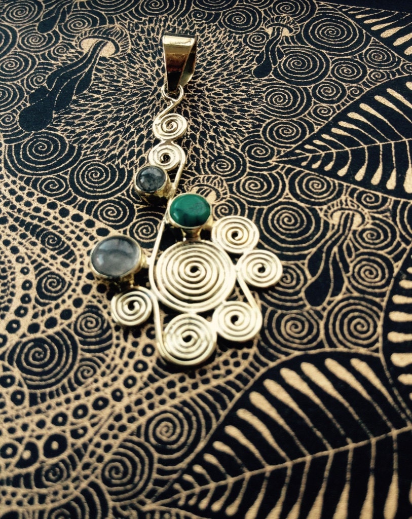 Handgemachter Messing Anhänger Von Quantum von QuantumDesign