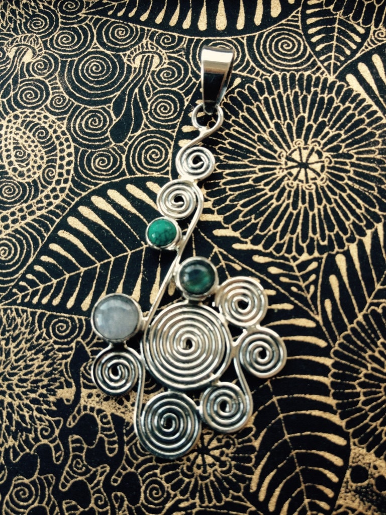 "Handgemachter Silberner "Ozean" Anhänger Von Quantum." von QuantumDesign