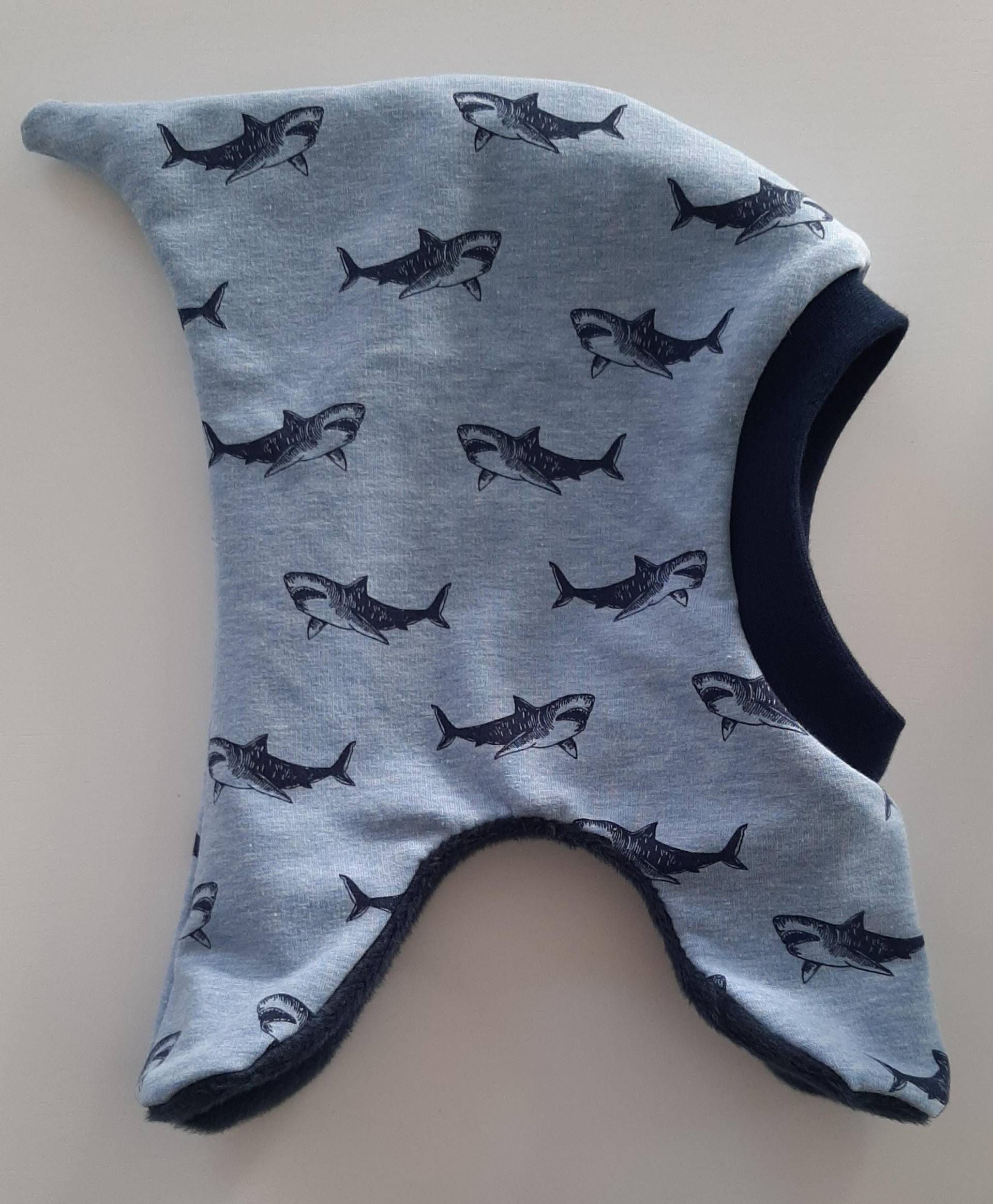 Ku 42-44 Schalmütze Schlupfmütze Haie Kuschelfleece von QuatschundQuassel