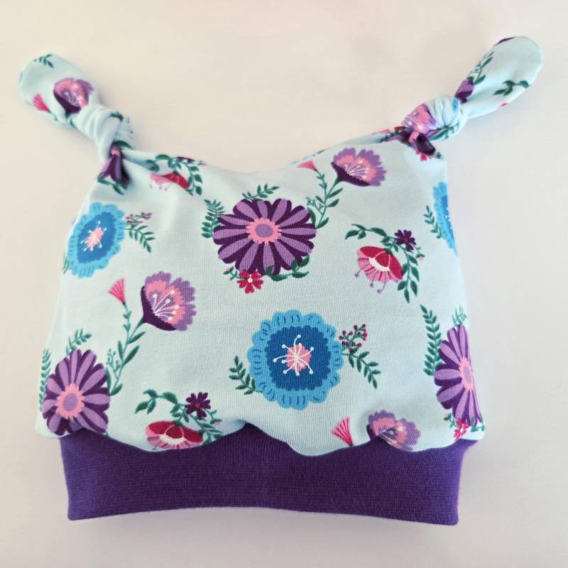 Ku 42-44 Zwei-Knoten-Mütze Blümchen von QuatschundQuassel