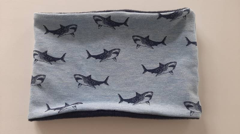 Loop Schlupfschal Halssocke Haie Mit Kuschelfleece von QuatschundQuassel