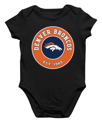 Quattro Formatee Denver Broncos - American Football NFL Team Super Bowl Playoffs Kurzarm Baby Body Einzelteiler Strampler von Quattro Formatee