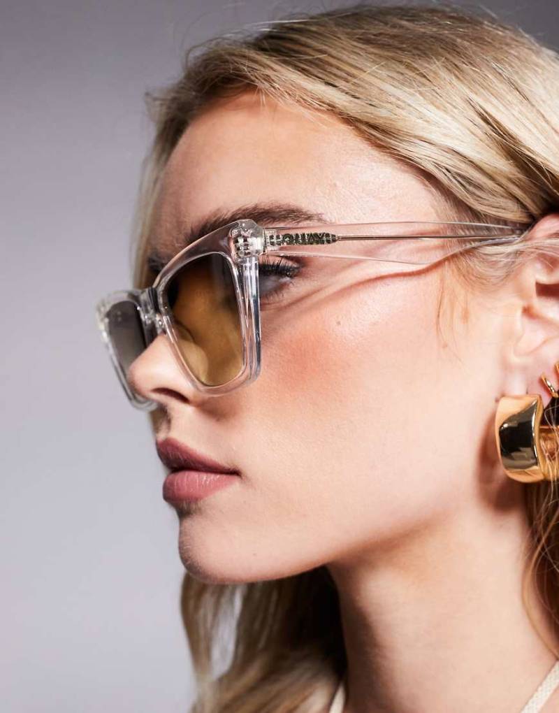 Quay - Call The Shots - Transparente Cat-Eye-Sonnenbrille mit braunen Farbverlauf-Gläsern von Quay Australia