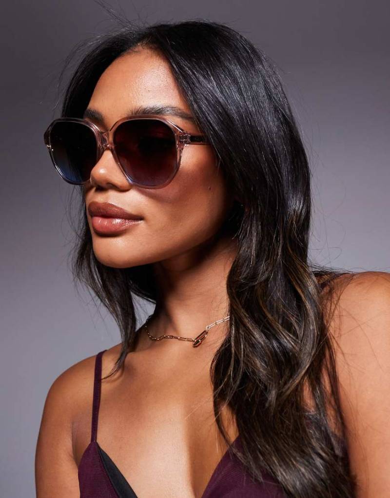 Quay - Guess Again - Runde Oversize-Sonnenbrille in transparentem Rosa mit Gläsern mit Farbverlauf von Quay Australia