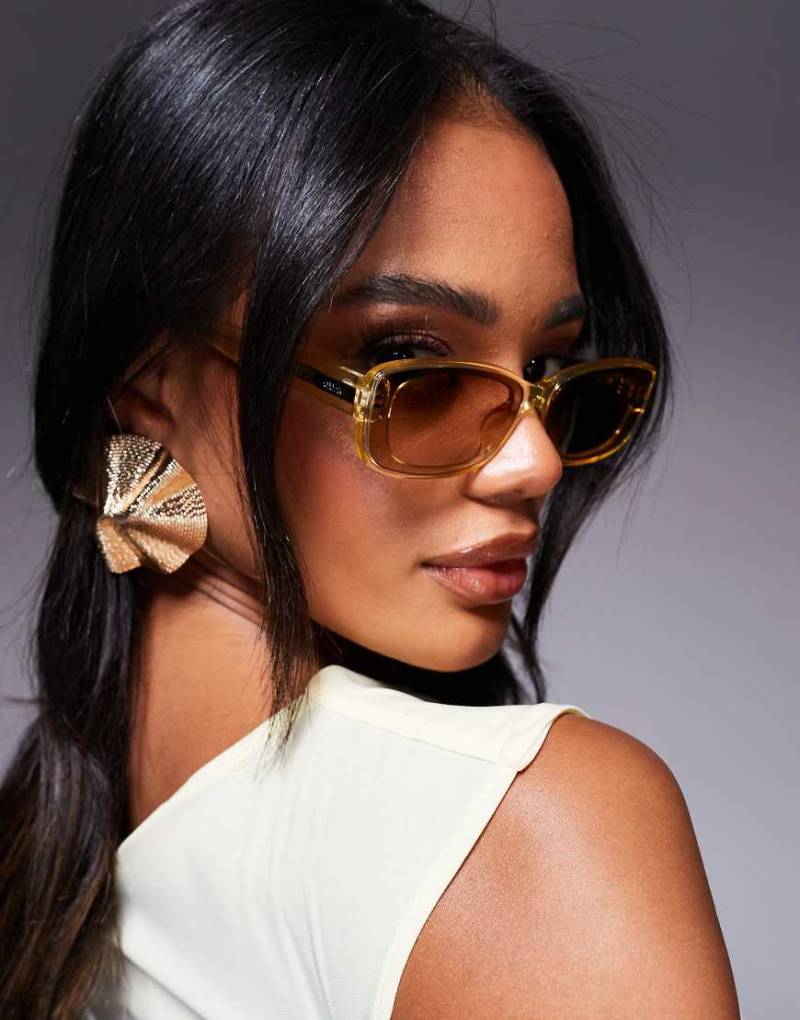 Quay - Vibe Check - Schmale, rechteckige Sonnenbrille in Kristallgelb von Quay Australia