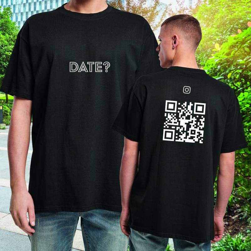 Oversized Shirt "Date?" Mit Qr Code Für Instagram, Lustiges Streetwear Als Perfektes Geschenk - Personalisiertes Instagram von Queeka