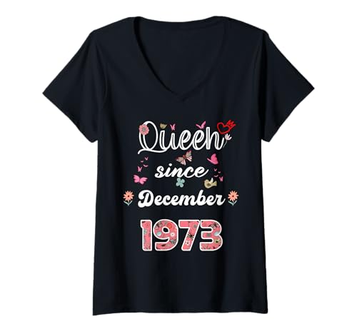 Damen Königin seit Dezember 1973 Blumen 1973 Dezember Geburtstag T-Shirt mit V-Ausschnitt Damen Königin seit Dezember 1973 Blumen 1973 Dezember Geburtstag T-Shirt mit V-Ausschnitt von Queen since December 1973 flowers 1973 December