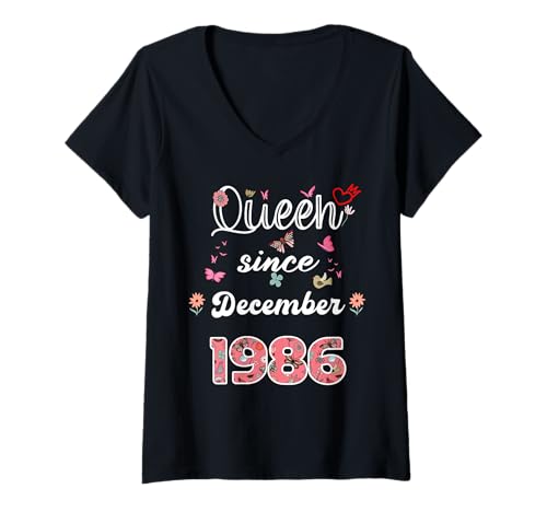 Damen Königin seit Dezember 1986 Blumen 1986 Dezember Geburtstag T-Shirt mit V-Ausschnitt Damen Königin seit Dezember 1986 Blumen 1986 Dezember Geburtstag T-Shirt mit V-Ausschnitt von Queen since December 1986 flowers 1986 December