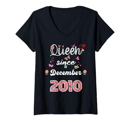 Damen Königin seit Dezember 2010 Blumen 2010 Dezember Geburtstag T-Shirt mit V-Ausschnitt Damen Königin seit Dezember 2010 Blumen 2010 Dezember Geburtstag T-Shirt mit V-Ausschnitt von Queen since December 2010 flowers 2010 December