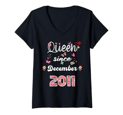 Damen Königin seit Dezember 2011 Blumen 2011 Dezember Geburtstag T-Shirt mit V-Ausschnitt Damen Königin seit Dezember 2011 Blumen 2011 Dezember Geburtstag T-Shirt mit V-Ausschnitt von Queen since December 2011 flowers 2011 December