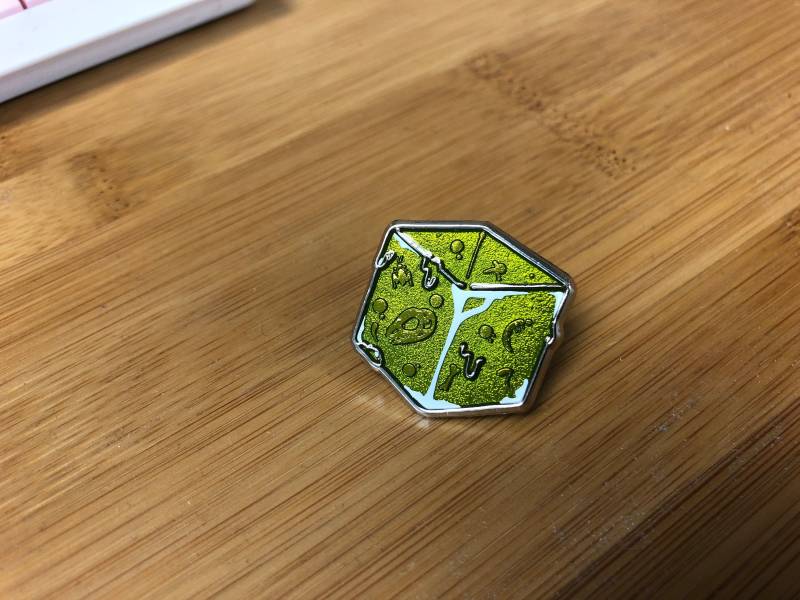 Acid Slime Würfel Emaille Pin von QueenCheetahDesigns