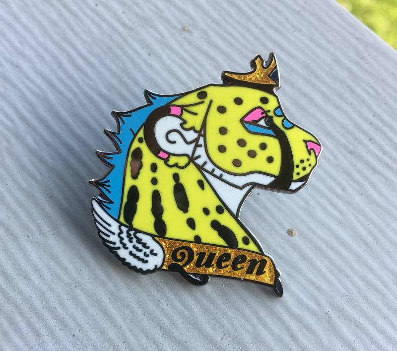 Königin Cheetah Emaille Pin Königin Cheetah Emaille Pin von QueenCheetahDesigns