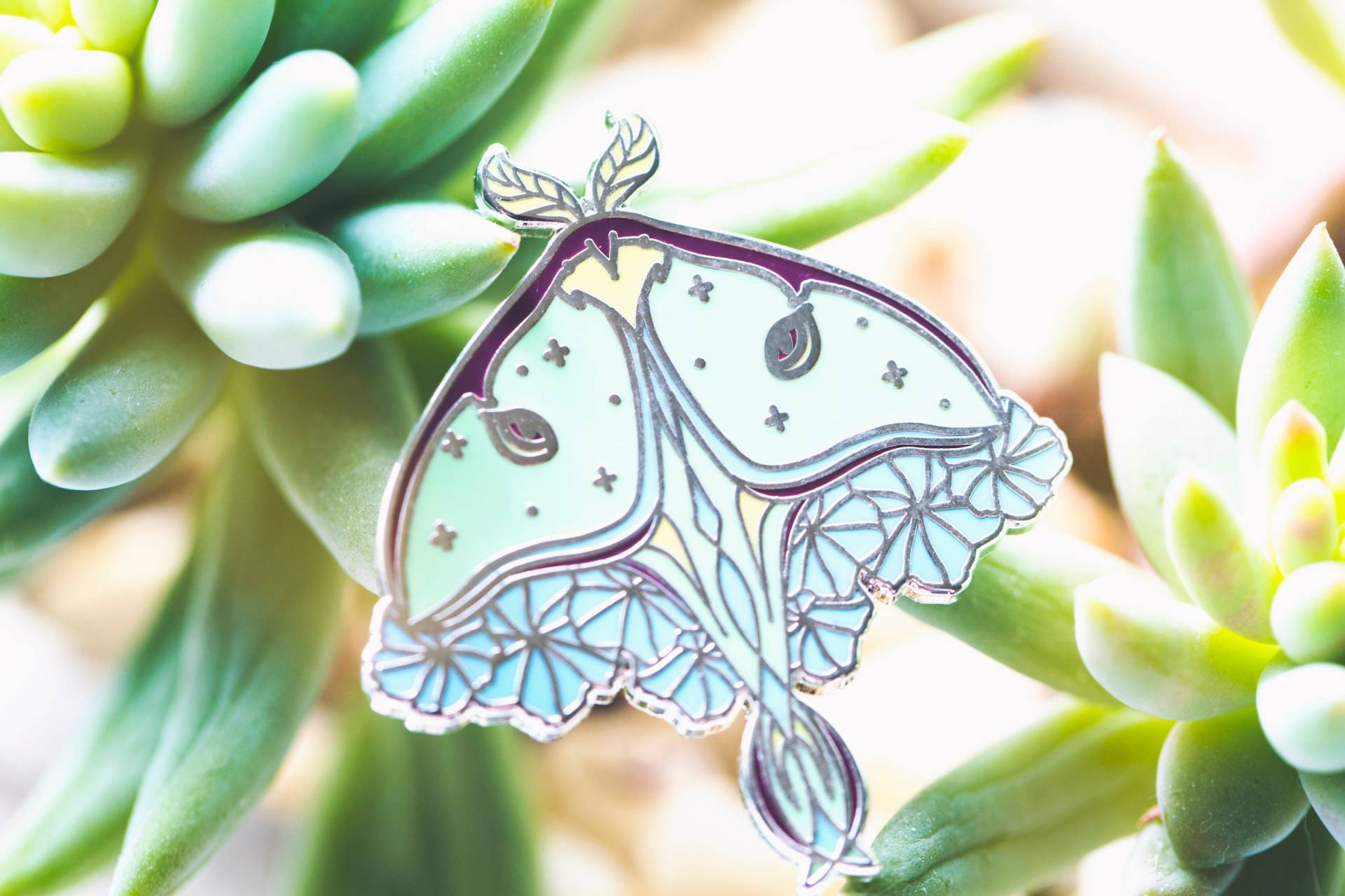 Luna Motte Emaille Pin Luna Motte Emaille Pin von QueenCheetahDesigns