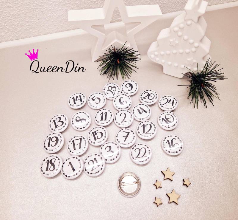 25 Adventskalenderbuttons Ø25 Mm Schwarz/Weiß | Nadelbuttons von QueenDin