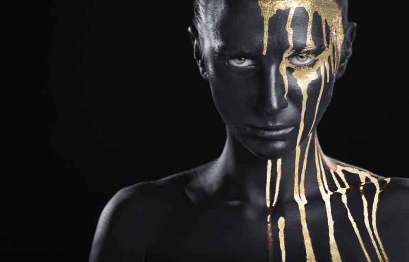 queence Acrylglasbild "Anubis" Bilder von Frauen  Fashion  Frau  Gemälde  Magazincover  Mode  Modern 1 Stk. tlg. von Hand eingearbeitete Blattgold Applikationen von Queence