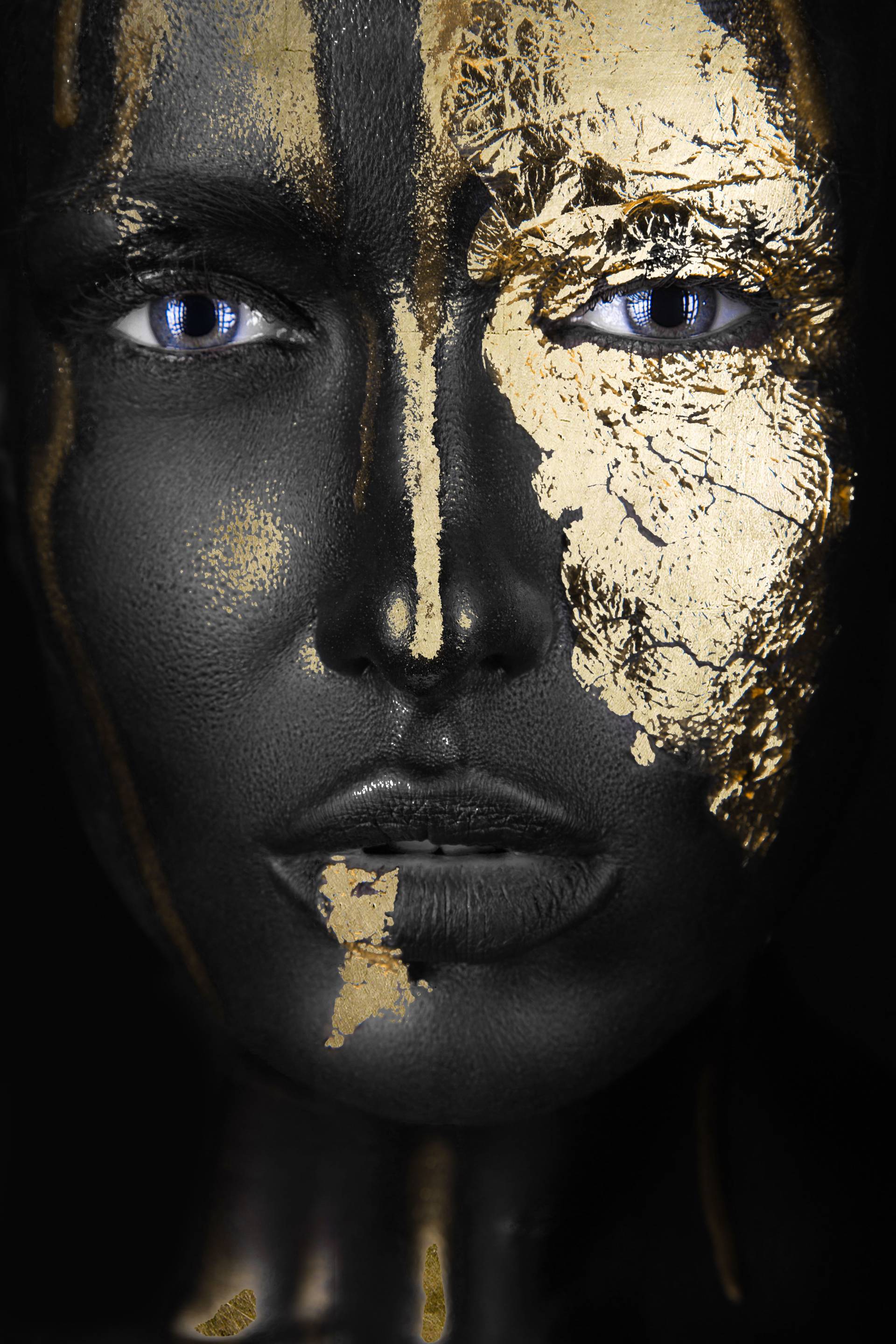 queence Acrylglasbild "Anuket" Bilder von Frauen  Fashion  Frau  Gemälde  Magazincover  Mode  Modern 1 Stk. tlg. von Hand eingearbeitete Blattgold Applikationen von Queence