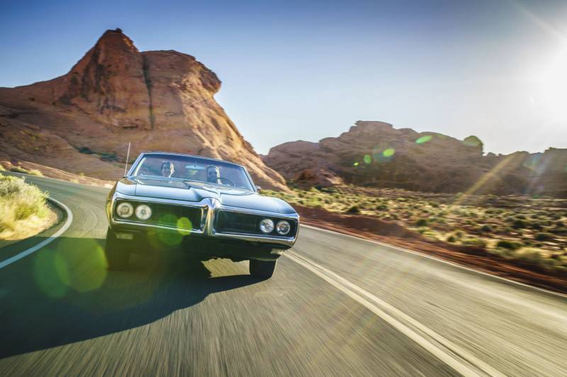 queence Acrylglasbild "Auto" Amerika  Auto  Bilder von Amerika  Bilder von Liebespaaren  Himmel  Himmelsbilder Fine Art-Print in Galeriequalität von Queence