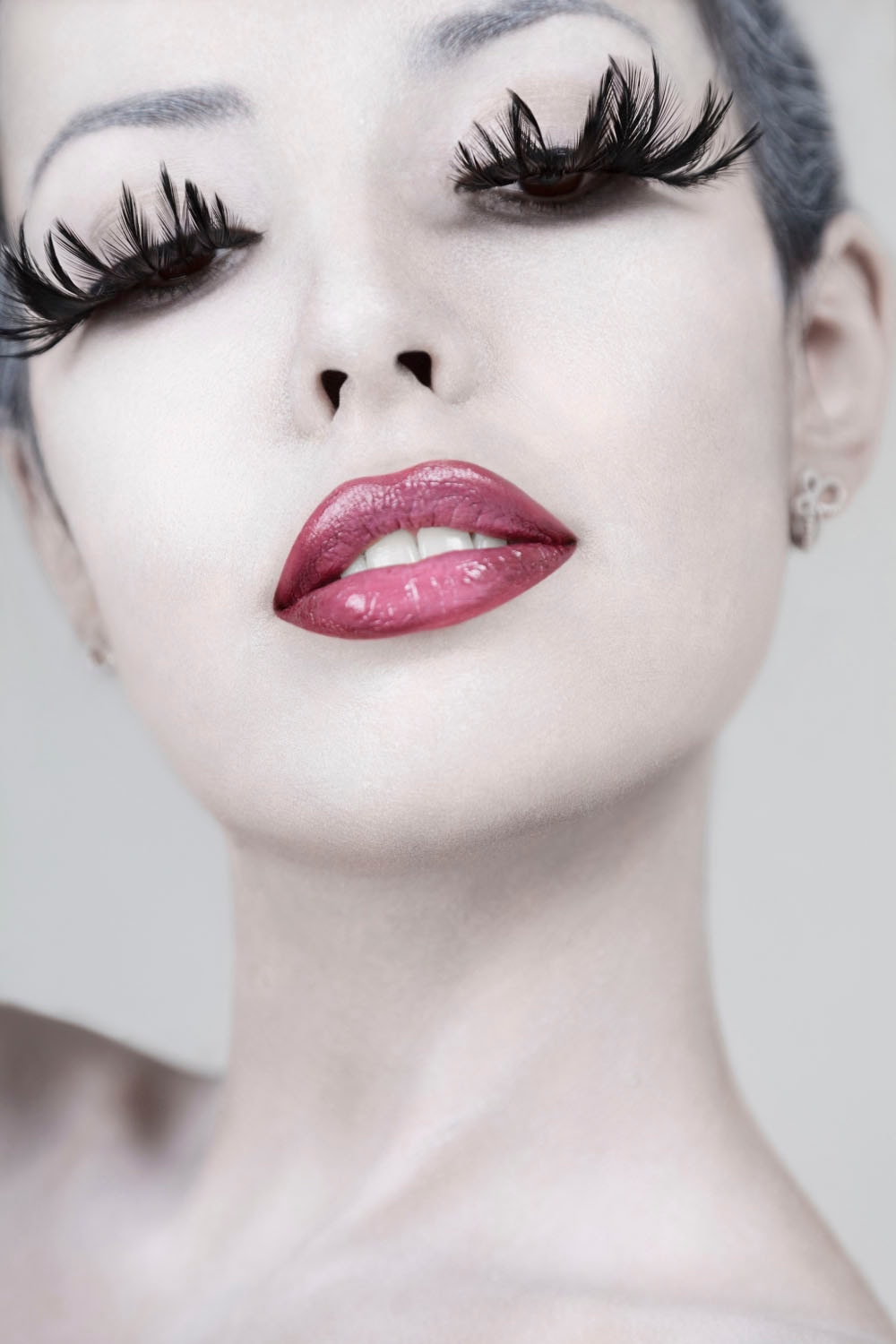 queence Acrylglasbild "Frau" Bilder von Frauen  Frau  Kunst  Schwarz-Weiß Fine Art-Print in Galeriequalität von Queence