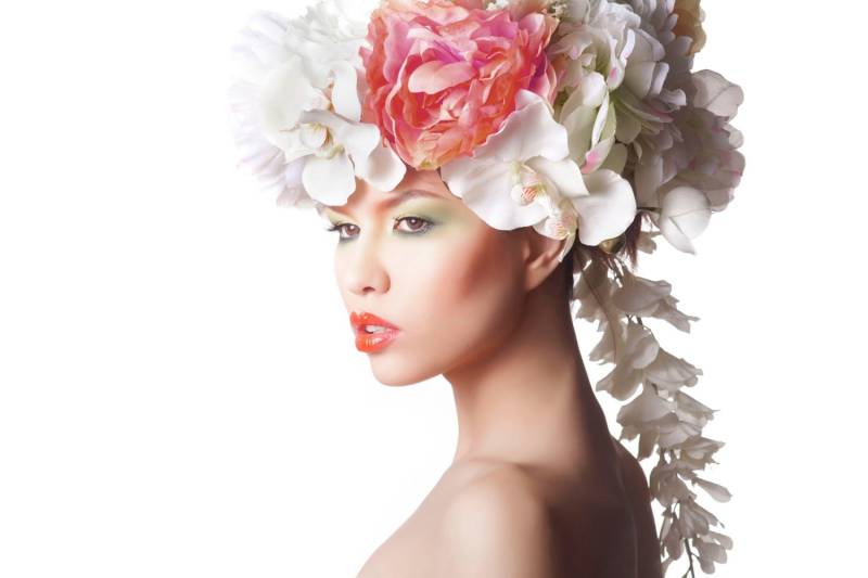 queence Acrylglasbild "Frau mit Blumenhut" Bilder von Frauen  Blumen  Fashion  Frau  Kunst Fine Art-Print in Galeriequalität von Queence