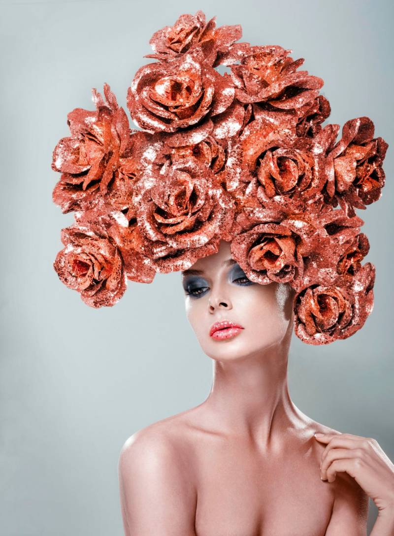 queence Acrylglasbild "Frau mit Blumenhut" Bilder von Frauen  Blumen  Fashion  Frau  Kunst Fine Art-Print in Galeriequalität von Queence