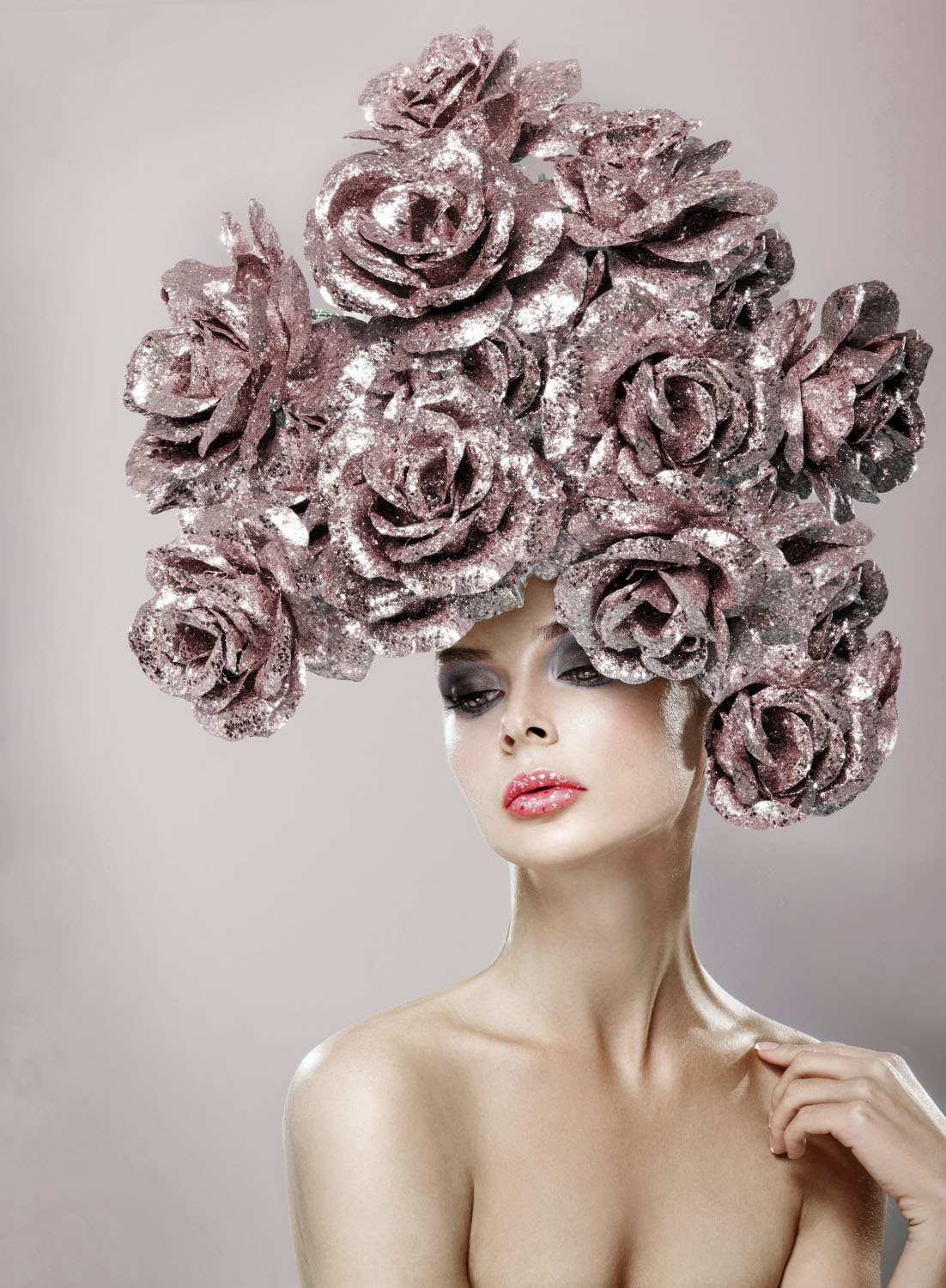 queence Acrylglasbild "Frau mit Blumenhut" Bilder von Frauen  Blumen  Fashion  Frau  Kunst Fine Art-Print in Galeriequalität von Queence