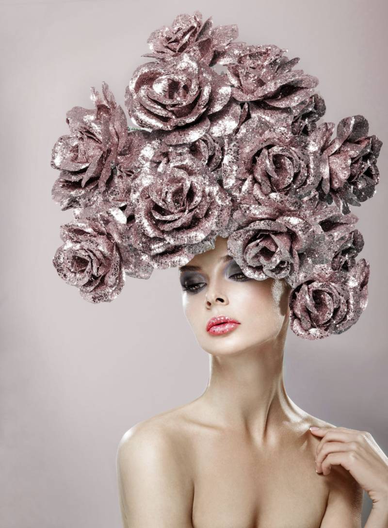 queence Acrylglasbild "Frau mit Blumenhut" Bilder von Frauen  Blumen  Fashion  Frau  Kunst Fine Art-Print in Galeriequalität von Queence