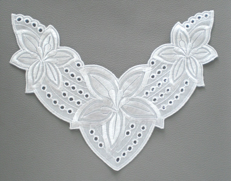 Weißer Spitzeneinsatz Spitzenapplikation Einsatzspitze Spitzenausschnitt von QueenofGarbage