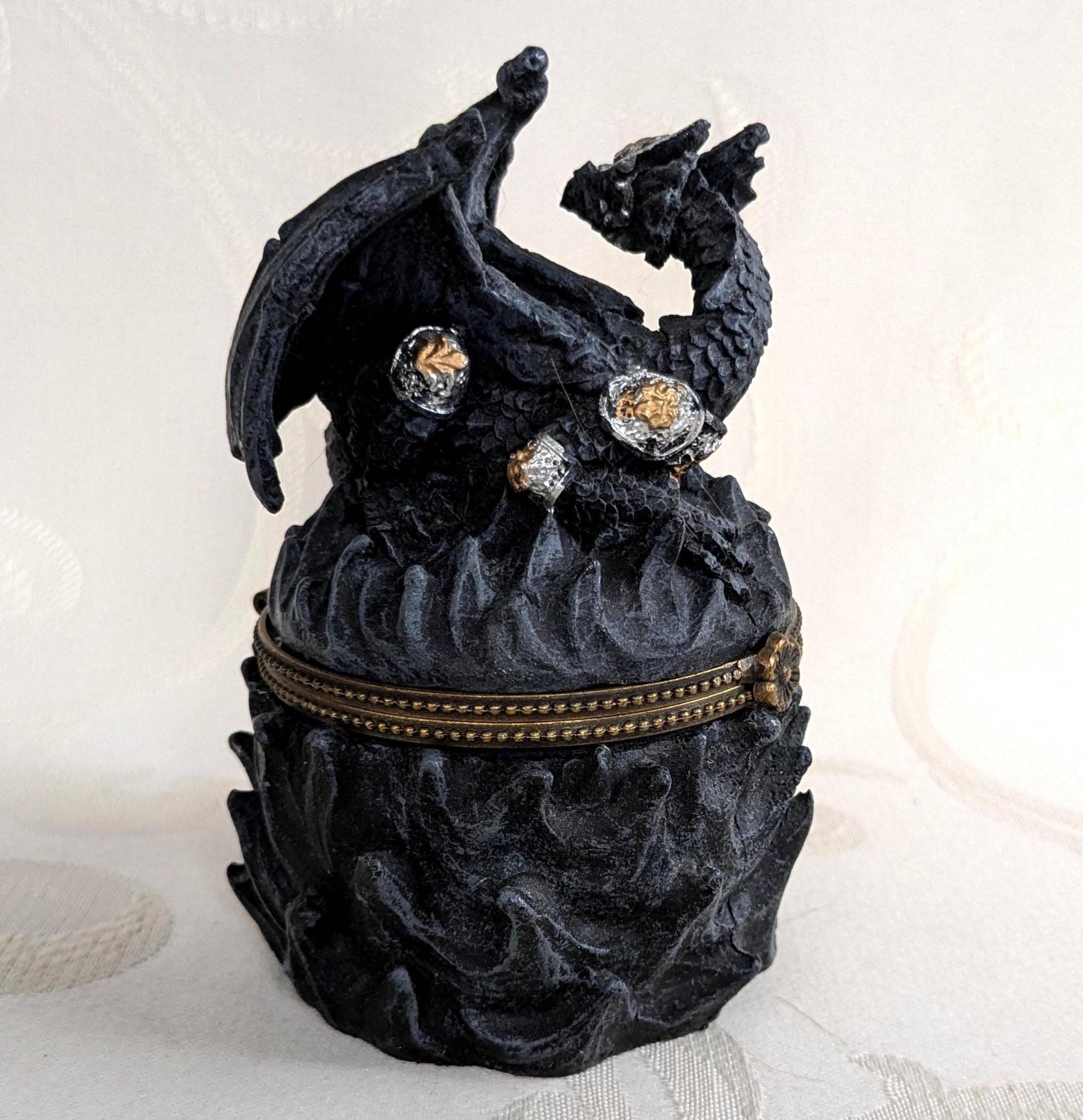 Kleine Deckeldose Schmuckdose Mit Drachenfigur Drachenmotiv Resin Klappdeckel Gothic von QueenofGarbage2