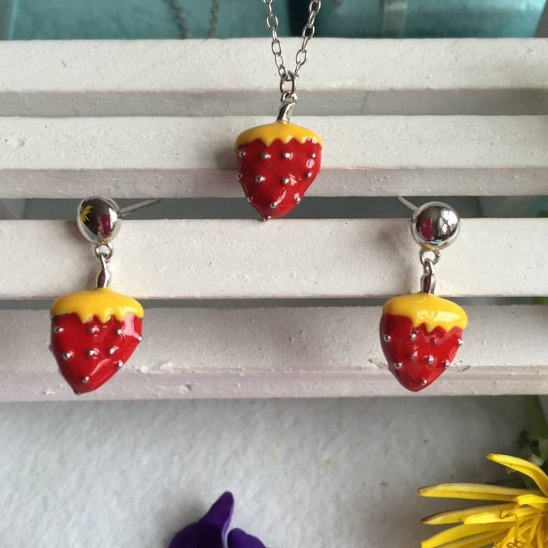 Rote Erdbeere Schmuck Silber Set 2-Erdbeere Ohrringe-Erdbeere Halskette-Schöne Urlaub Geschenk von QueensJewelryOnline