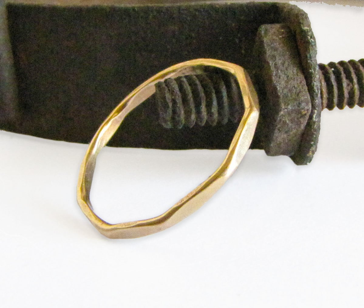 Gold Fill Ring - Ein Schmaler Stapelring in Goldfill Handarbeit Von Queens Metal von QueensMetalJewelry