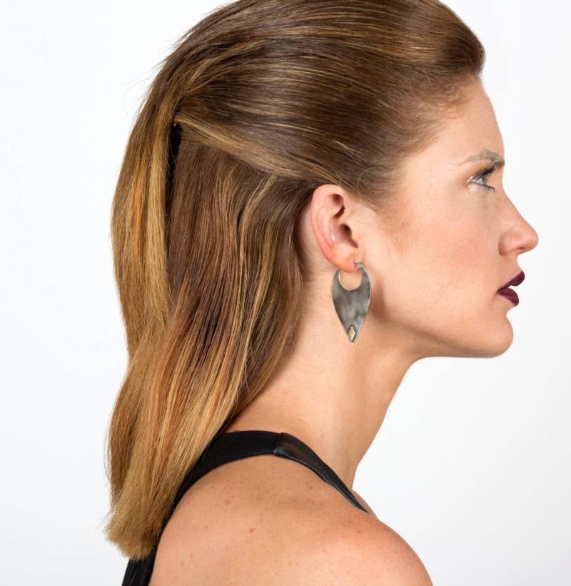 Klinge Ohrringe in Dunklem Sterling Silber - Baumeln Oxidierte Mit Messing Diamant Akzente Handgefertigt Von Queens Metal von QueensMetalJewelry