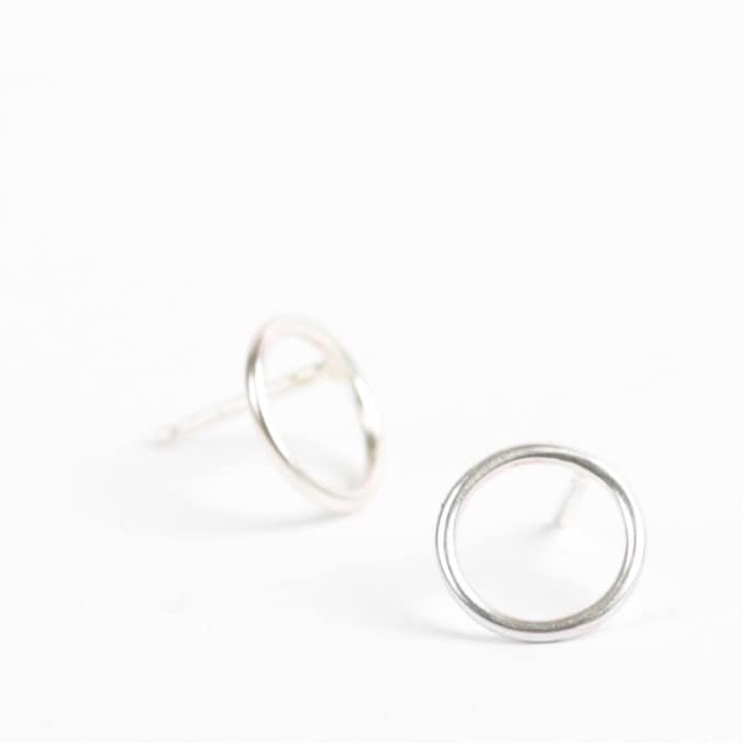 Kreis Ohrstecker - in Sterling Silber Handmade By Queens Metal von QueensMetalJewelry