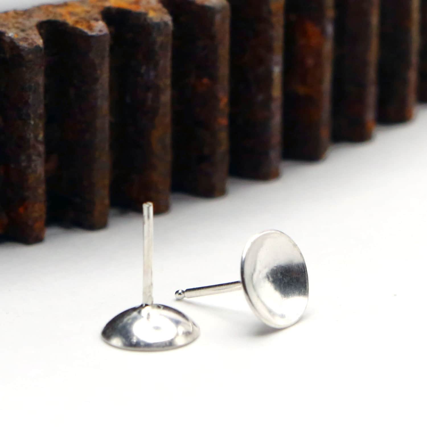 Saucer Ohrstecker - Post Ohrringe Aus Hellem Sterling Silber Minimalist Handgefertigt Von Queens Metal von QueensMetalJewelry