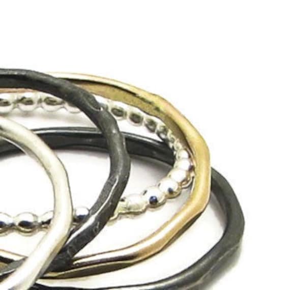 Stapelringe - Gold Filled Silber Band Set Von Fünf Stapelringen in Handarbeit Queens Metal von QueensMetalJewelry