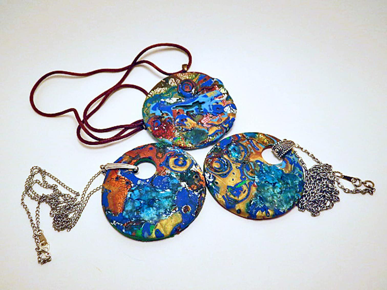 Anhänger. Große Scheiben Tide Pool Verkrustet Anhänger Designs. Einzigartige Handgemachte Halsketten von QuerkyBitsbyKerry