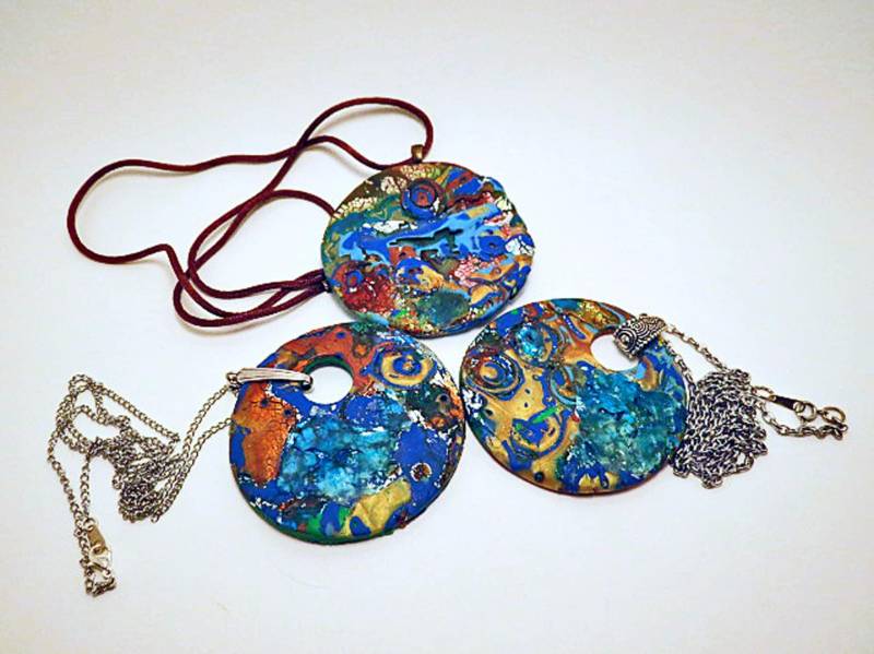 Anhänger. Große Scheiben Tide Pool Verkrustet Anhänger Designs. Einzigartige Handgemachte Halsketten von QuerkyBitsbyKerry