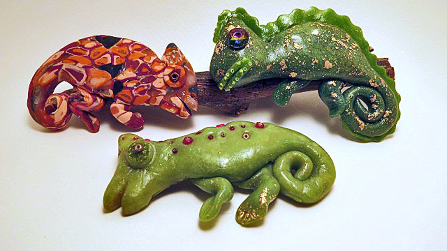 Handgemachte Polymer Clay Chamäleon Brosche Perlen Eidechse Anstecknadel von QuerkyBitsbyKerry