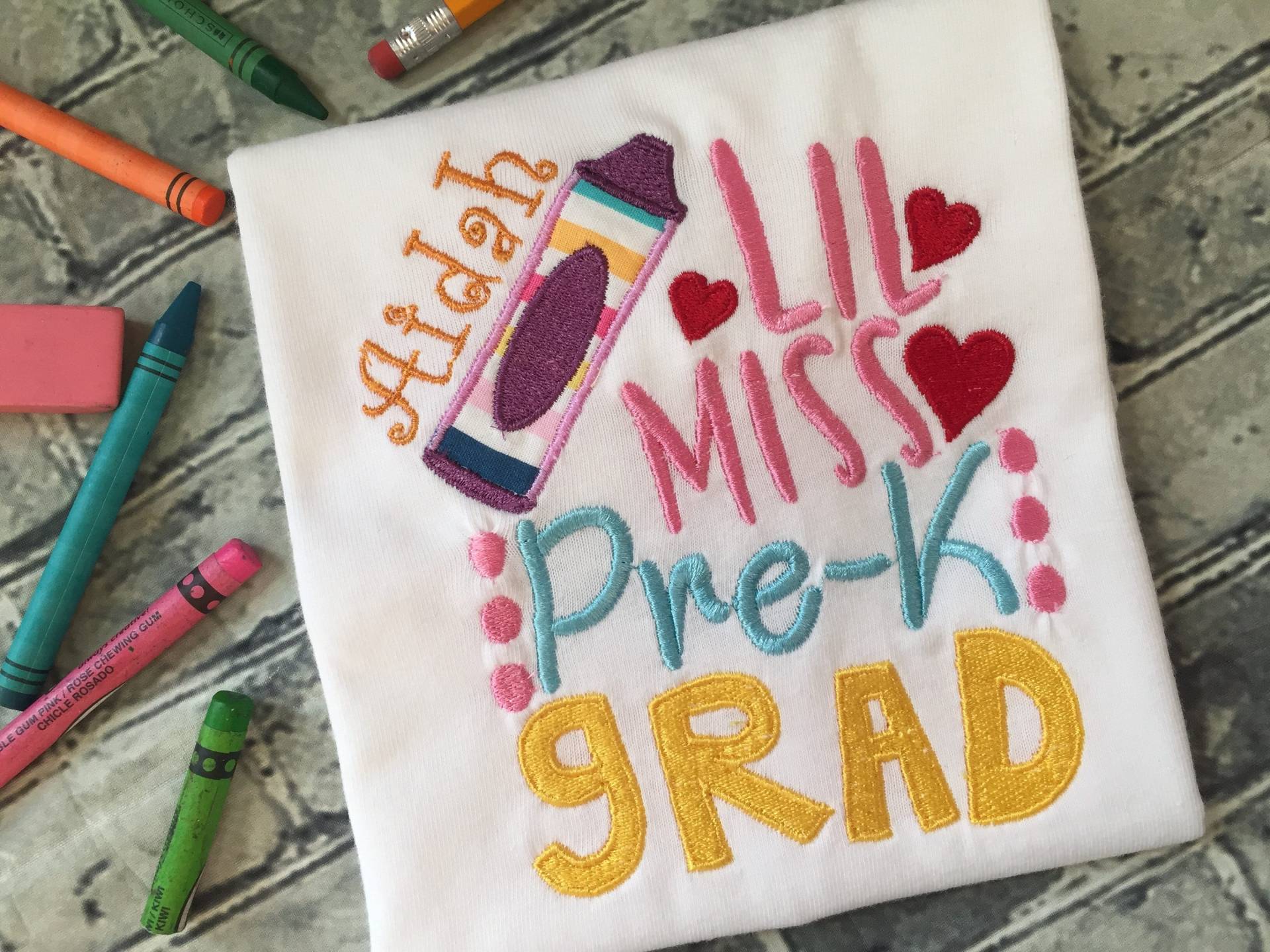 Kleinkind Mädchen Pre-K Grad Oben, Graduierung Kleine Miss Monogramm von QuickStitchNmore