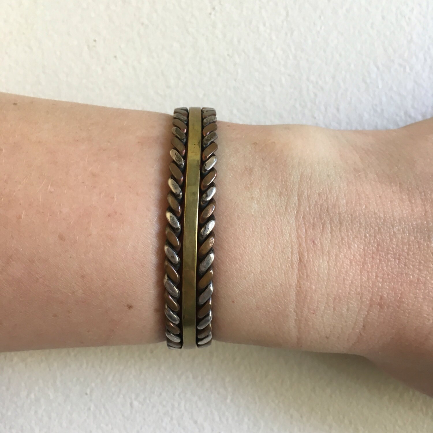 Vintage Geflochtenes Kupfer & Messing Metall Manschette Armband Vintage Geflochtenes Kupfer & Messing Metall Manschette Armband von QuietHandVintage