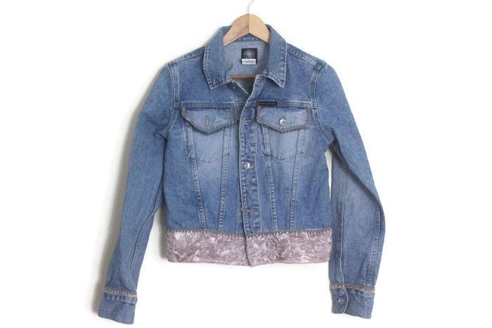 Vintage 90Er Jahre Dkny Blau Denim Jacke W/staubige Rosa Samt Trim - Medium von QuietQuest