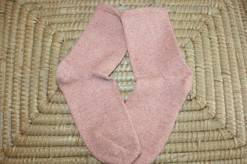 Handgefertigte Pfirsichfarbene Socken Aus Wolle Und Baumwolle Damen Größe 9-12 Handgefertigte Pfirsichfarbene Socken Aus Wolle Und Baumwolle Damen Größe 9-12 von QuietStorytellers